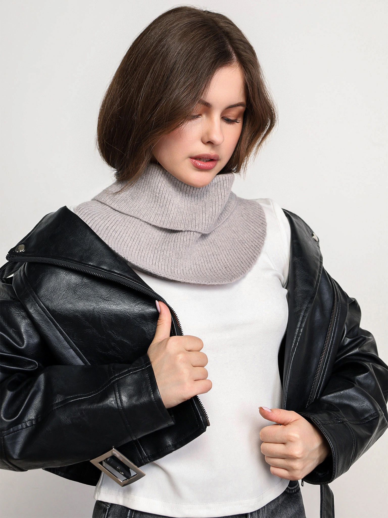 Шарф-манишка с декоративной нашивкой в ассортименте